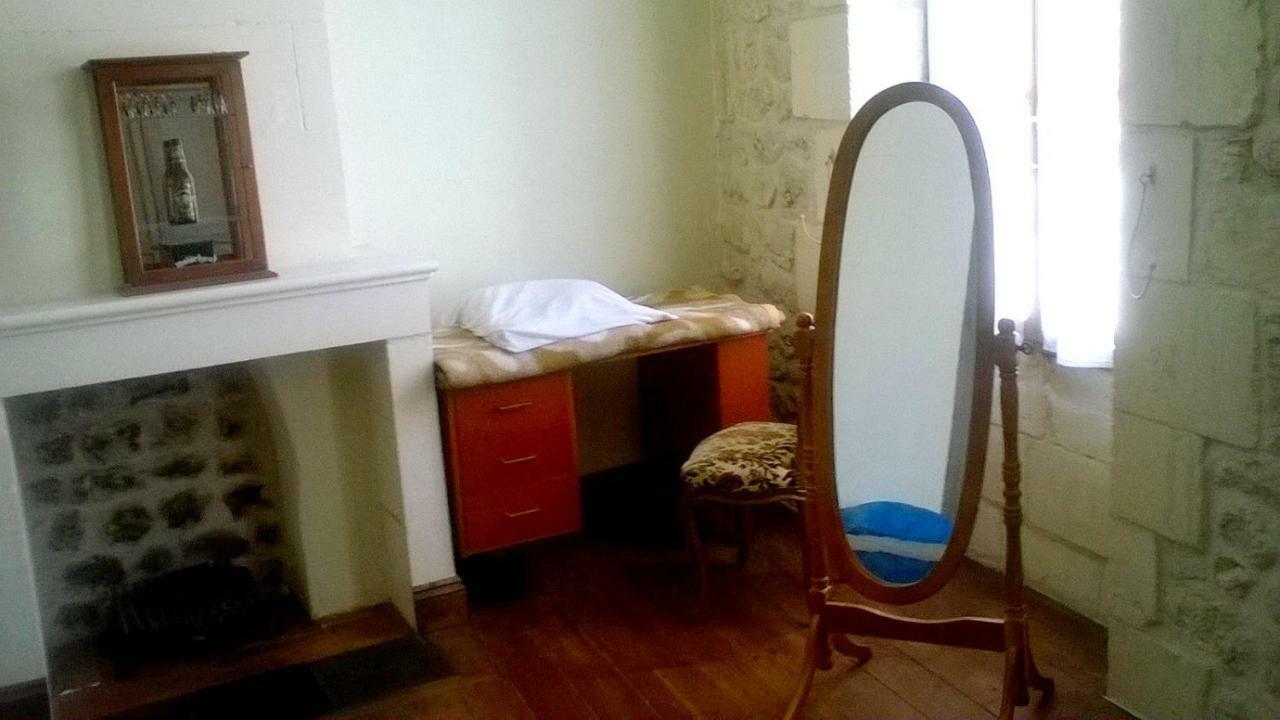 La Maison De L'Aubepin Saint-Savinien المظهر الخارجي الصورة